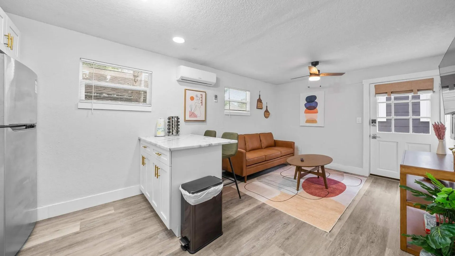 Modern-Retro Themed Home Close To Coffee + Food! Tampa 0*,  États-Unis