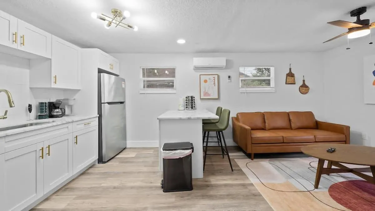 Hébergement de vacances Modern-Retro Themed Home Close To Coffee + Food! Tampa